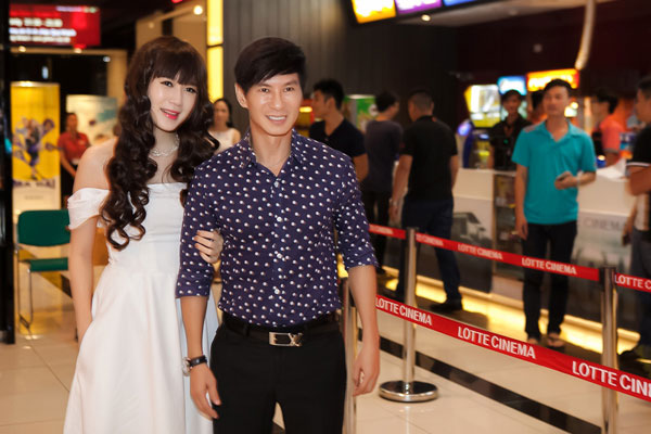 Vợ chồng Lý Hải - Minh Hà xem ‘Lật mặt’ cùng 1.000 fan hâm mộ 2