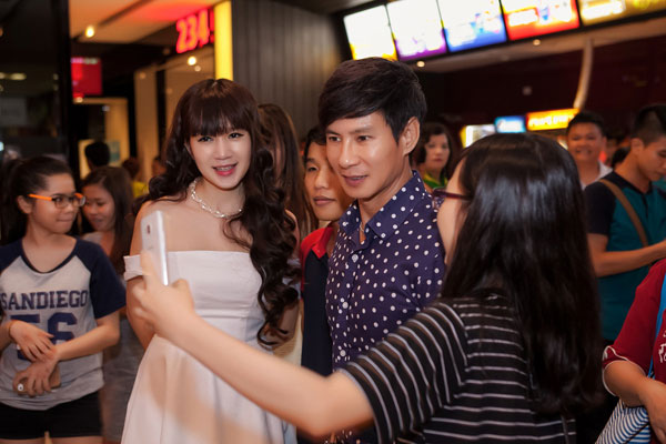 Vợ chồng Lý Hải - Minh Hà xem ‘Lật mặt’ cùng 1.000 fan hâm mộ 8