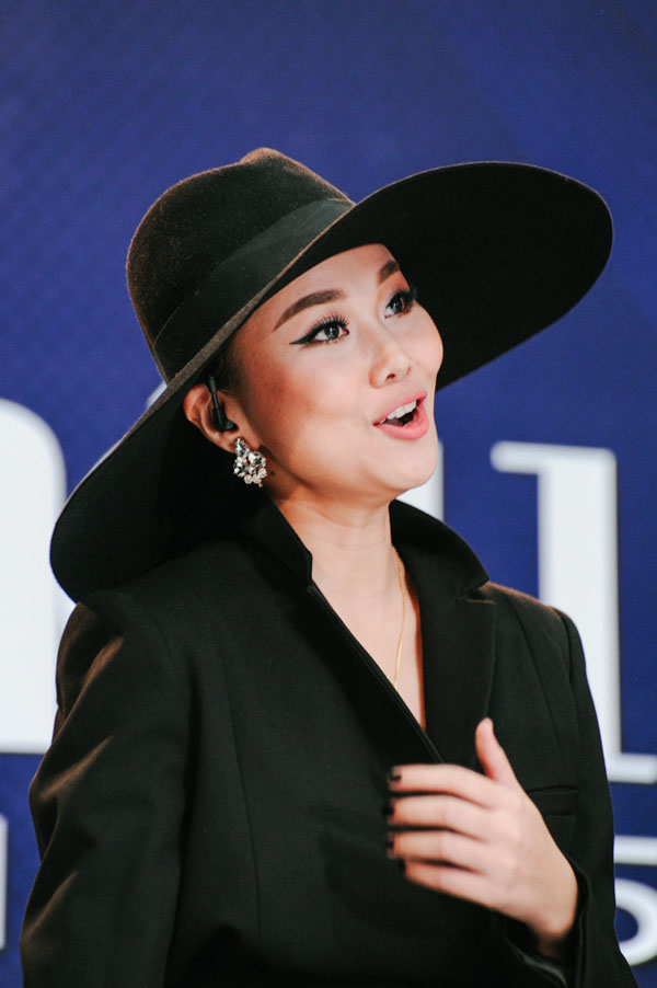Siêu mẫu Thanh Hằng đen quyến rũ trong ngày sơ tuyển Vietnam’s Next Top Model 2015 2