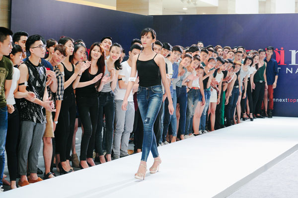 Siêu mẫu Thanh Hằng đen quyến rũ trong ngày sơ tuyển Vietnam’s Next Top Model 2015 11