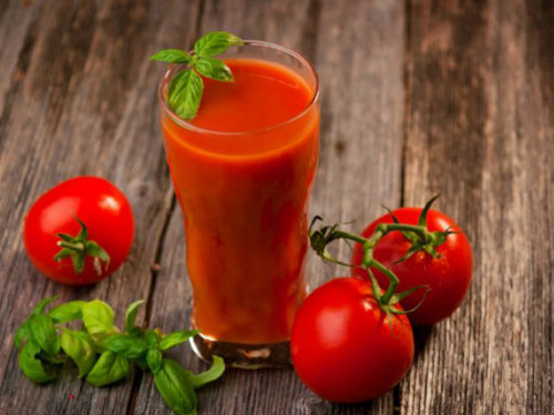 Giảm triệu chứng mãn kinh nhờ nước ép cà chua