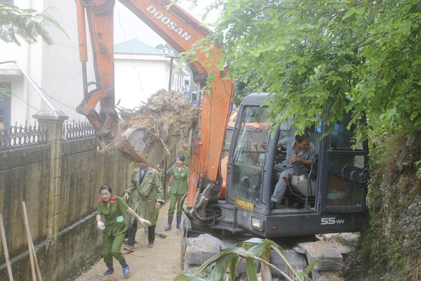 Tuổi trẻ Quảng Ninh giúp người dân khắc phục hậu quả lũ lụt 15
