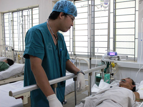 Thay mạch máu nhân tạo cứu sống bệnh nhân phình động mạch chủ