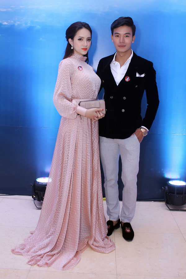 Hiếu Nguyễn bí mật đưa Hương Giang Idol đi ăn khuya 1