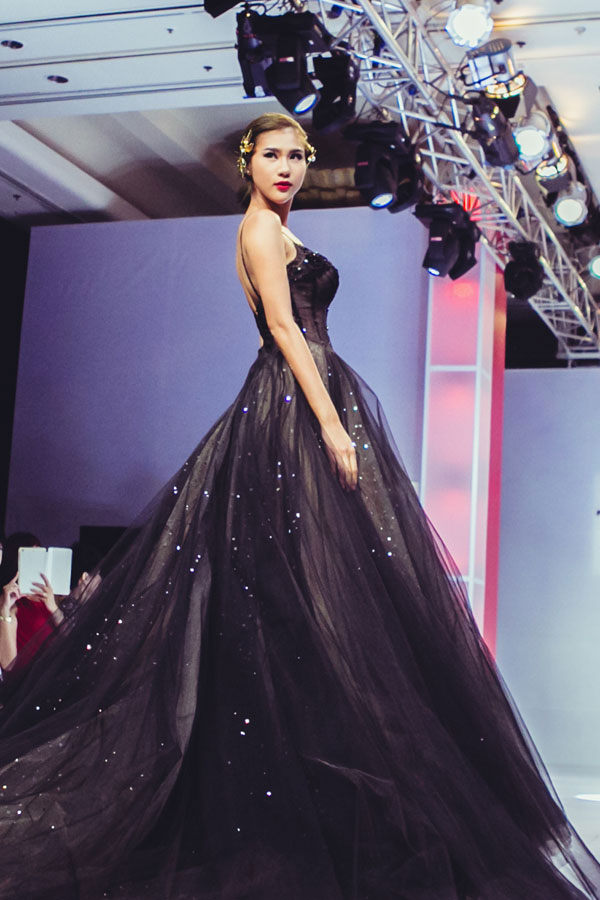 Hoàng Yến khoe hình thể hoàn hảo ngày trở lại sàn catwalk 11