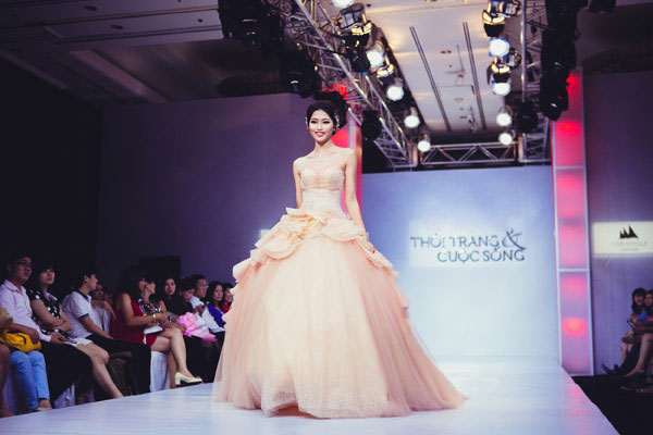 Hoàng Yến khoe hình thể hoàn hảo ngày trở lại sàn catwalk 7
