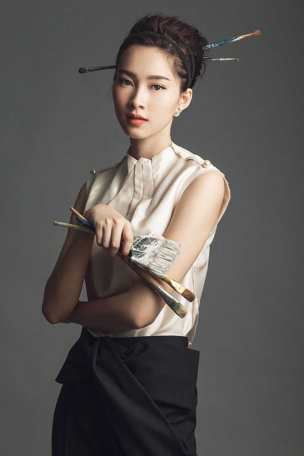 Hoa hậu Thu Thảo đẳng cấp với phong thái sexy, sang trọng 2