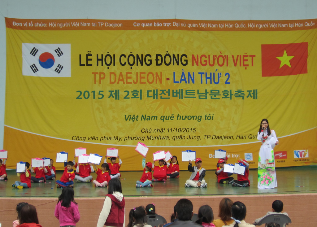 Triển lãm ảnh về Biển Đông tại Lễ hội cộng đồng người Việt Nam tại Daejeon - Hàn Quốc lần thứ 2 - 2015 2