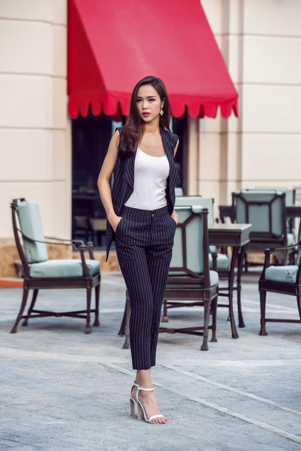 Vũ Ngọc Anh trở lại đằm thắm sau bộ ảnh khoe da thịt 13