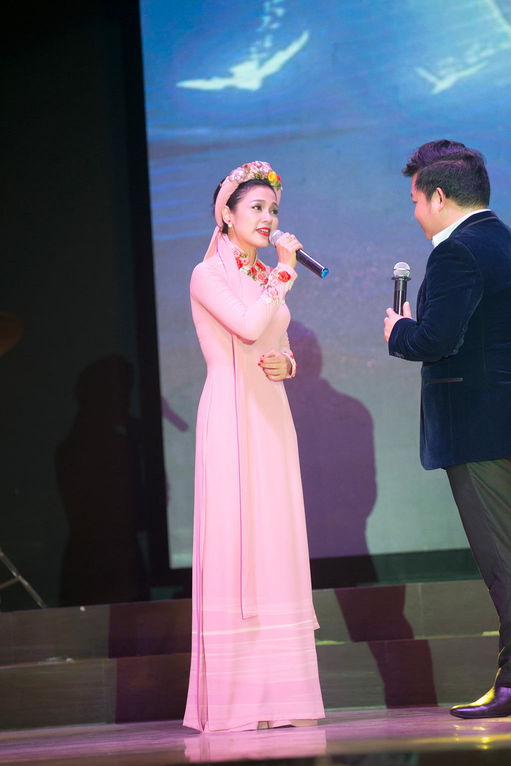 Việt Trinh song ca cùng Quang Lê 2