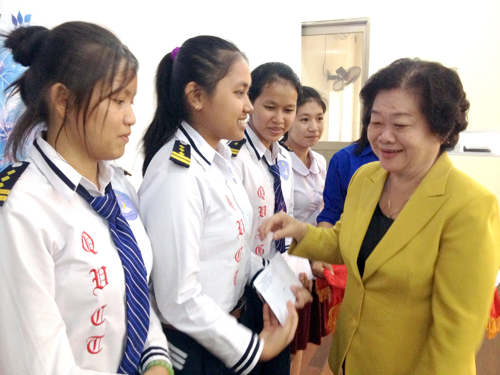 Ươm mầm tương lai cho những học sinh miền núi, biển đảo 2