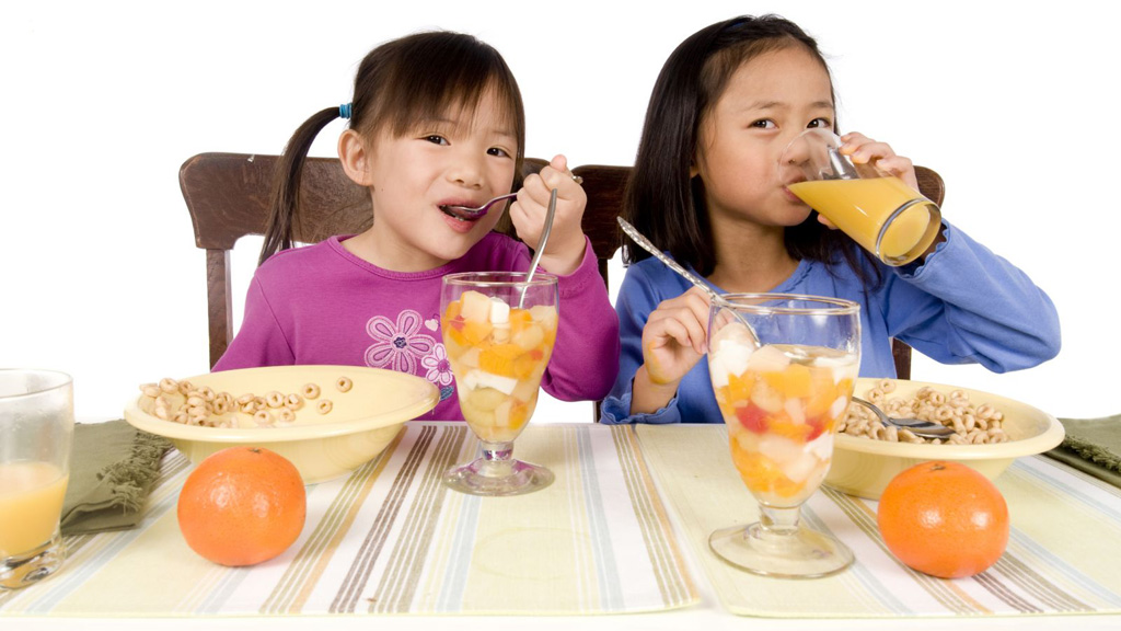Bữa sáng đủ dinh dưỡng giúp trẻ phát triển chiều cao vượt trội 