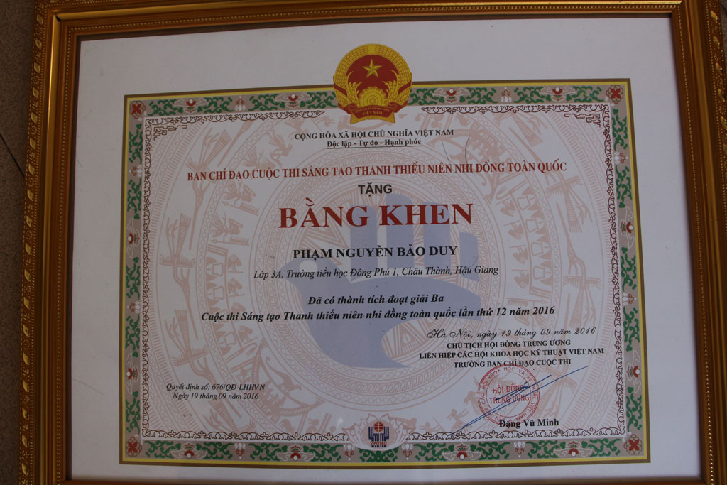 Độc đáo bẫy bắt ruồi vàng của học sinh lớp 3 6