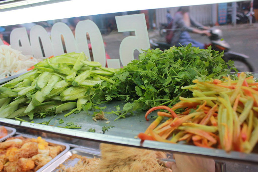 Thu nhập hơn 10 triệu đồng/ngày từ xe bánh mì 5.000 đồng 2