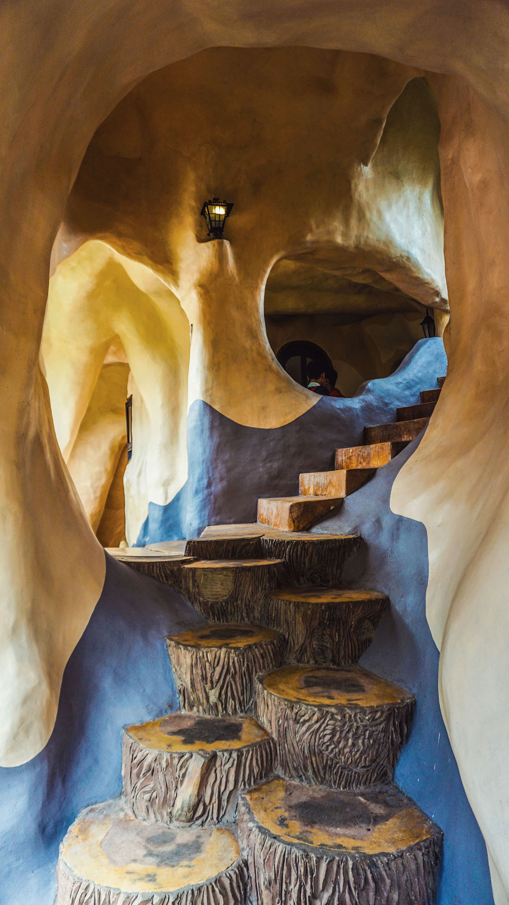“Crazy House” – một trong 10 ngôi nhà kỳ dị nhất thế giới 6