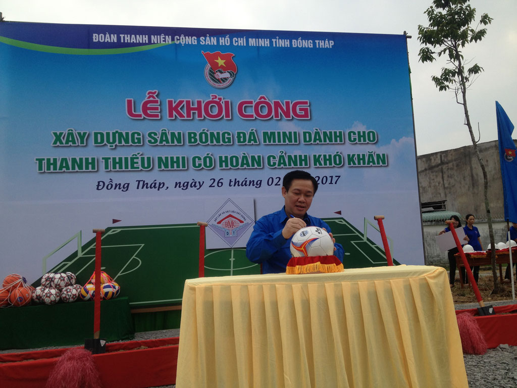 Phó thủ tướng Vương Đình Huệ tham dự nhiều hoạt động ra quân Tháng Thanh niên tại 20172