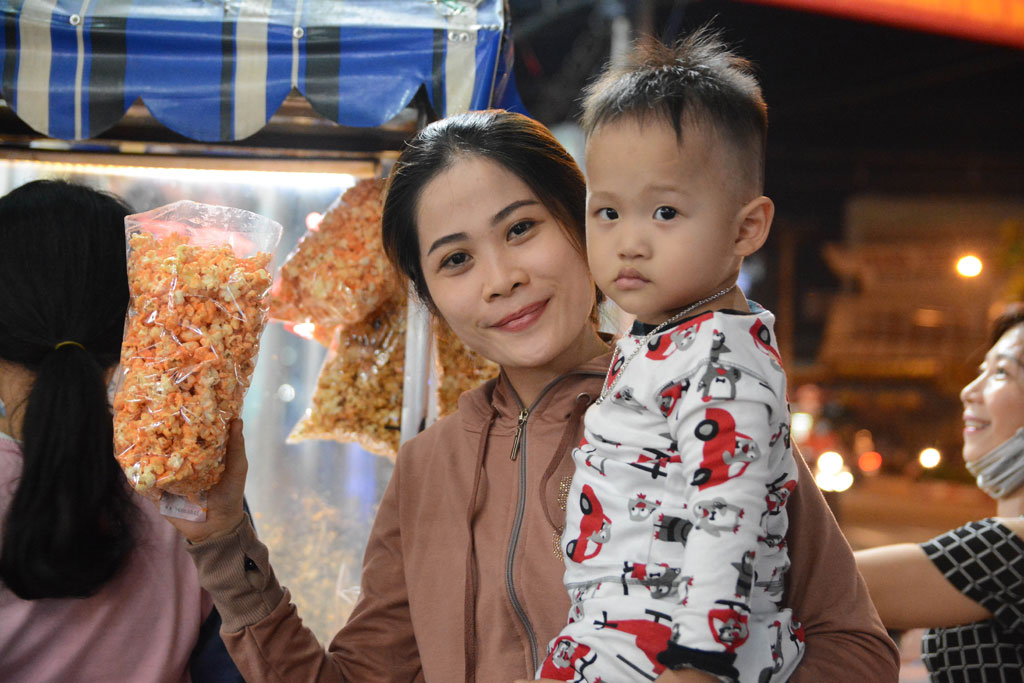 Xe bắp rang bơ của cô chủ “đứng đường” 25 năm 6