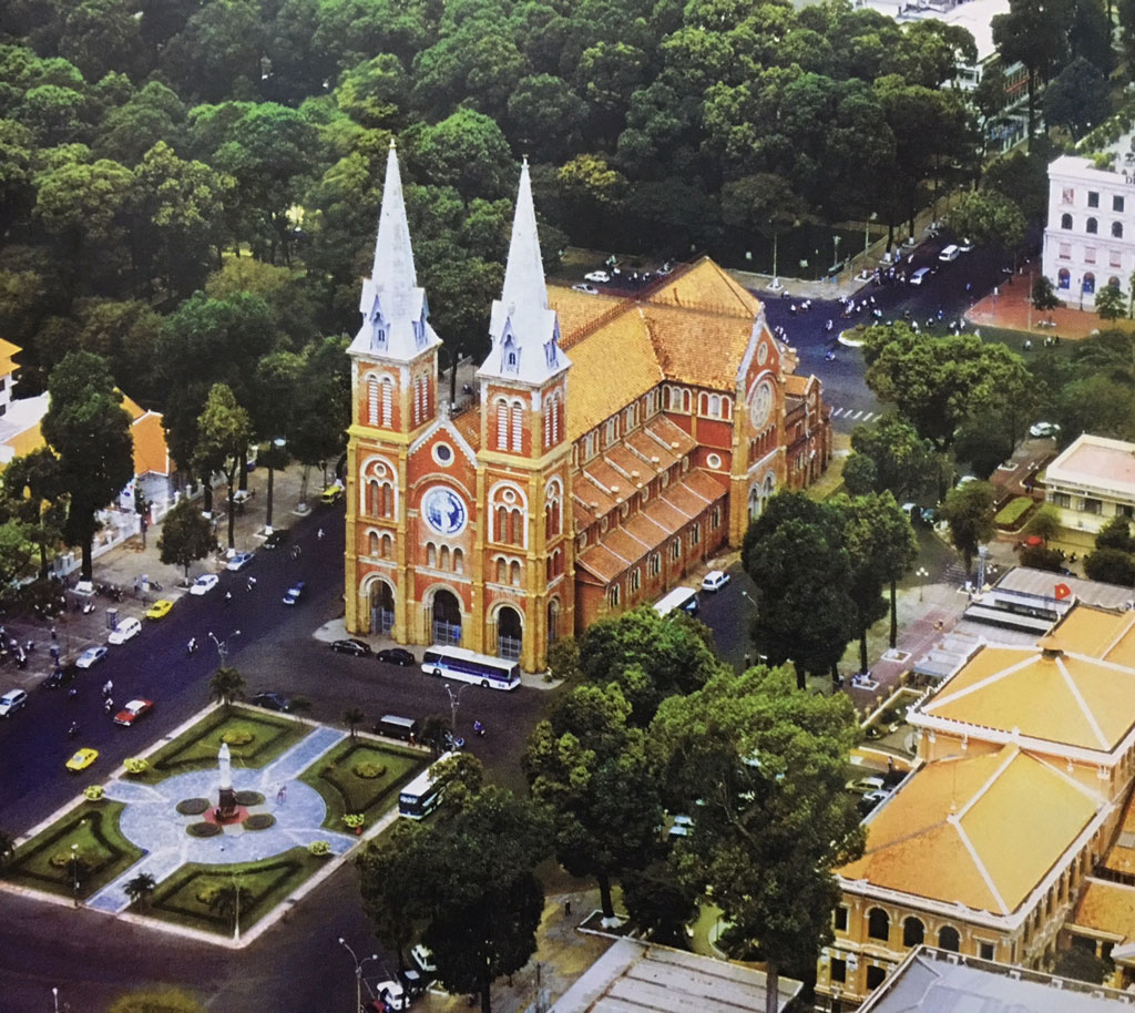 Nhà thờ Đức Bà hiện diện sống động giữa trung tâm Sài Gòn suốt 138 năm qua 2