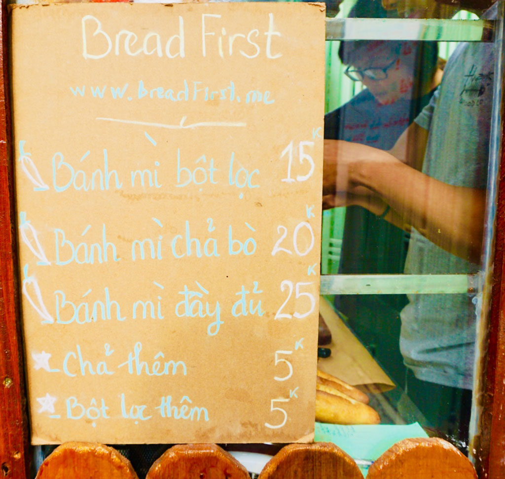 Xe bánh mì bột lọc miền Trung đầu tiên tại Sài Gòn 8