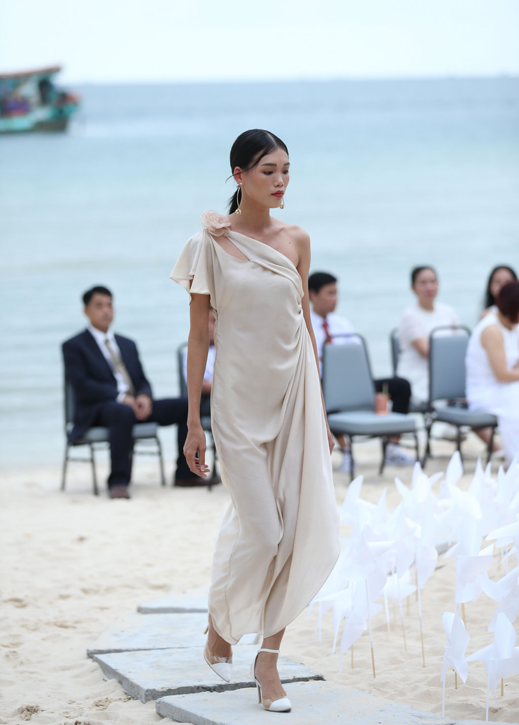 Quán quân Vietnam\'s Next Top Model Kim Dung tái xuất quyến rũ