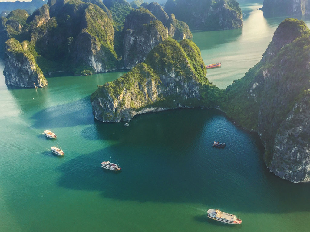 Lễ 29 du ngoạn vịnh Hạ Long trong top 100 điểm đến tuyệt nhất thế giới