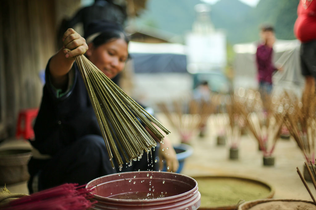 Khám phá làng làm hương thủ công trăm năm tuổi của người Nùng3