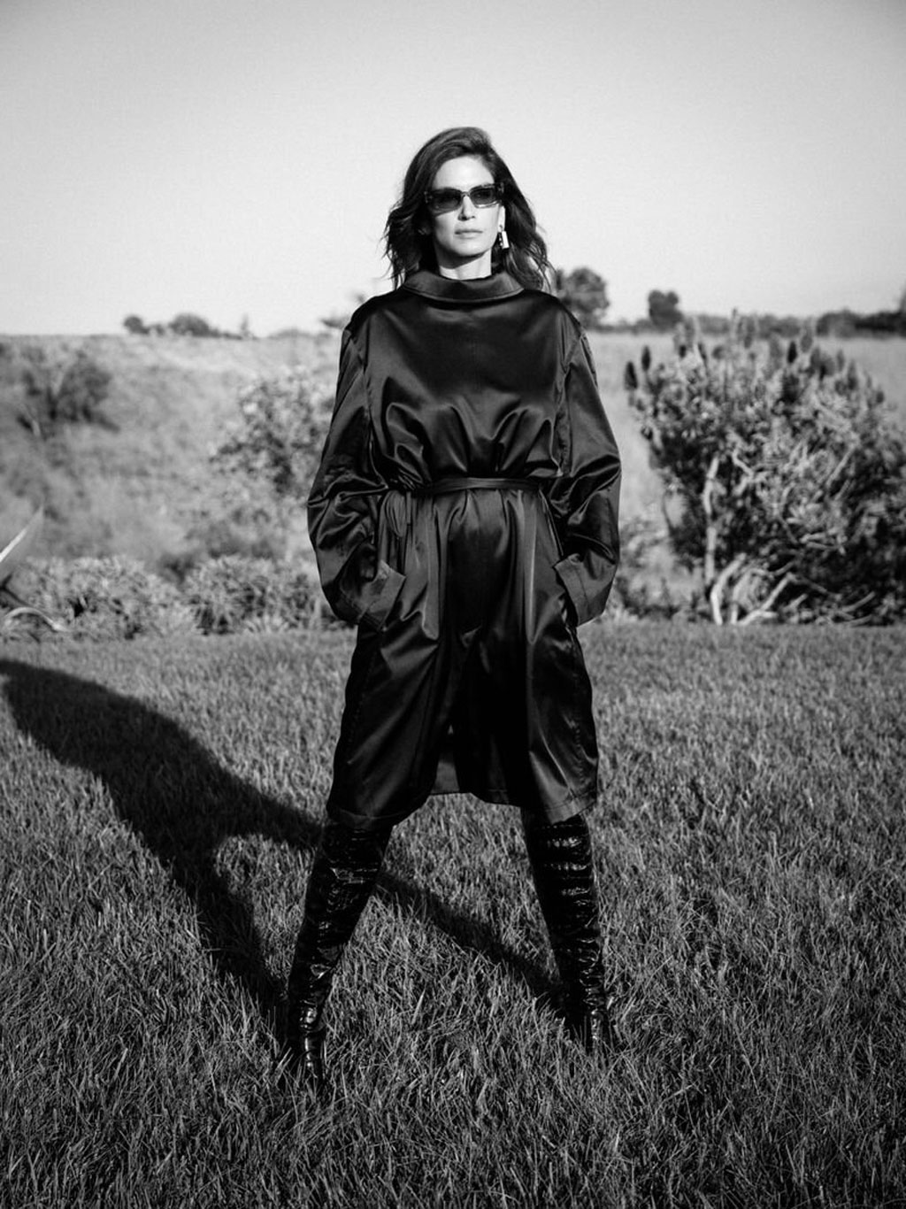 Siêu mẫu Cindy Crawford tươi trẻ trên trang bìa tạp chí ở tuổi 541
