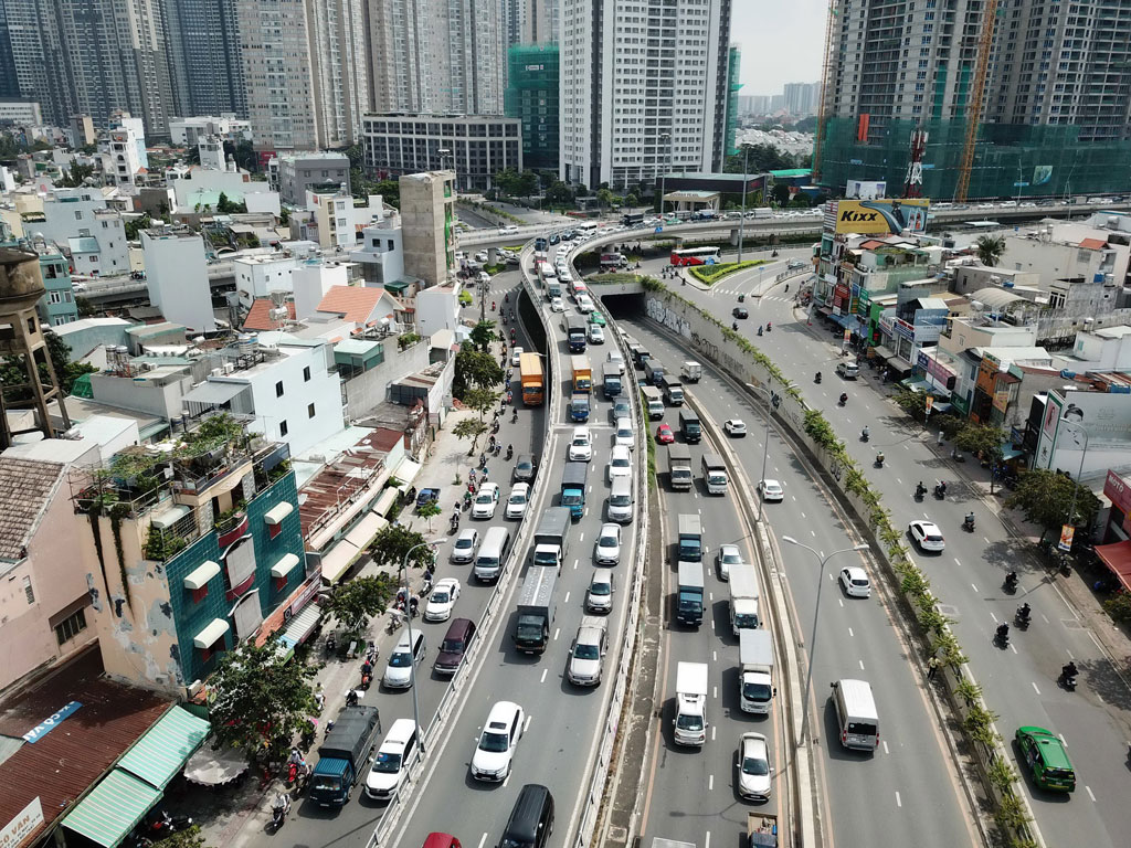 Sài Gòn đôi bờ mưa nắng…1