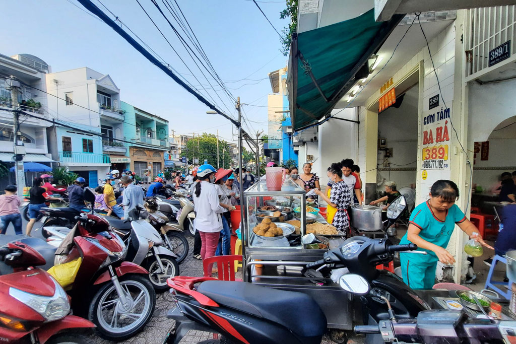 Quán cơm ‘tốc độ’ ở Sài Gòn, khách vừa vào bàn, món ăn cũng vừa được mang đến5