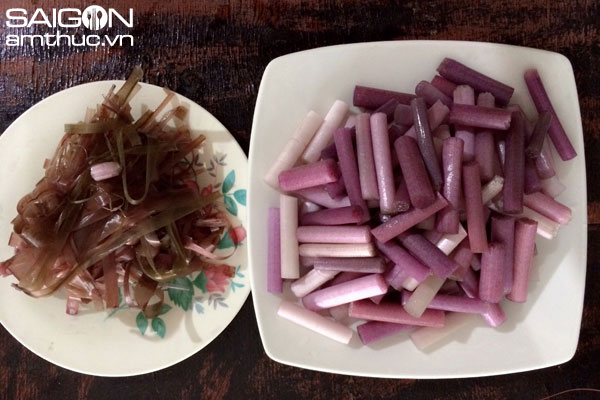 Lạ miệng, thanh mát canh bông súng nấu tôm