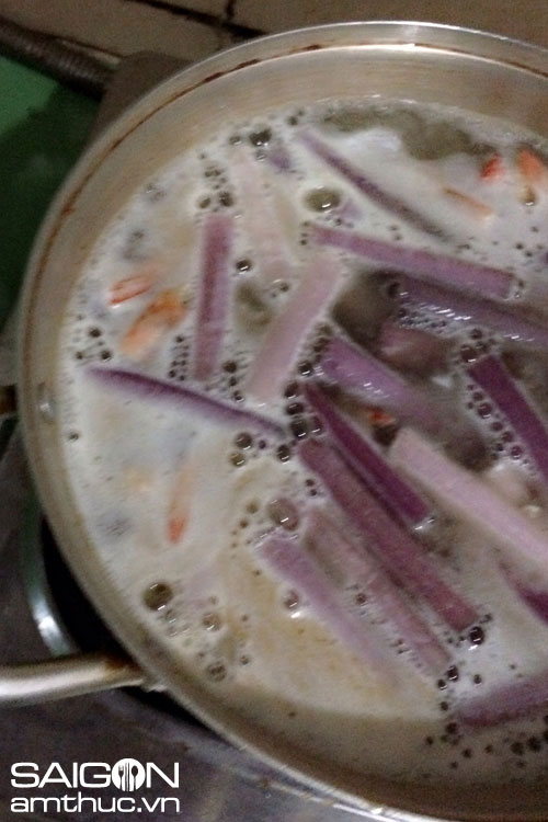 Lạ miệng, thanh mát canh bông súng nấu tôm