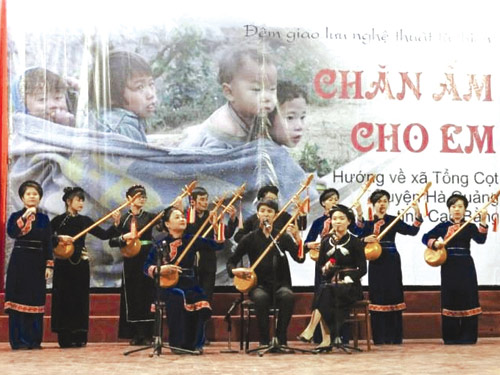 CLB hát Then đàn Tính Hà Nội biểu diễn trong một chương trình tình nguyện 