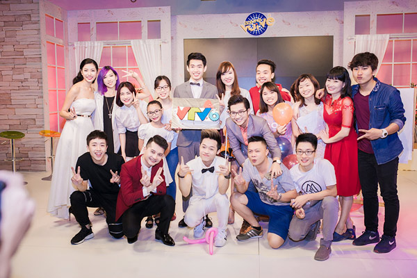 MC Asia's Got Talent bị trét bánh kem trên sóng trực tiếp - ảnh 2