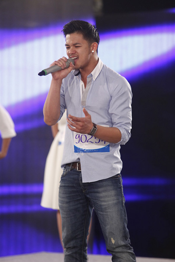 Vietnam Idol: ‘Mỹ nhân đầu trọc’ bất ngờ dịu dàng với váy trắng - ảnh 7