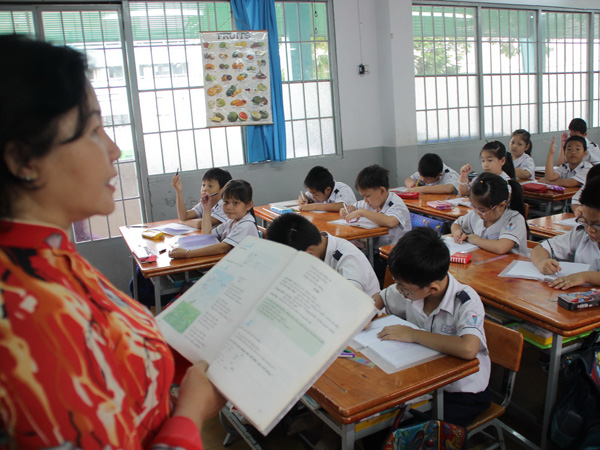 Ở nhiều nước, giáo viên có vai trò chính trong việc lựa chọn sách giáo khoa 