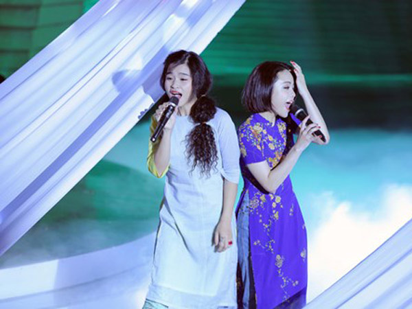 Đồng Lan và Thái Trinh với ca khúc “Con kênh xanh xanh”