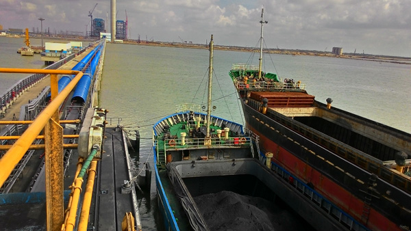EVN đã phải đầu tư một cảng biển lớn để nhập than cho cụm Nhà máy nhiệt điện Duyên Hải 