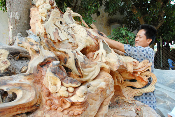 Anh Thanh đang hoàn thiện tác phẩm Tứ Linh 
