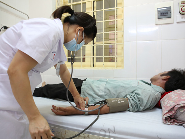 Vi rút HIV không lây nhiễm qua tiếp xúc thông thường 