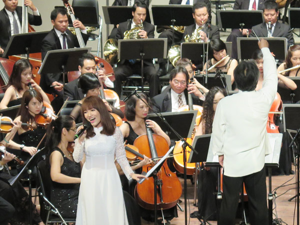 Nhật Thủy lần đầu hát với dàn nhạc giao hưởng