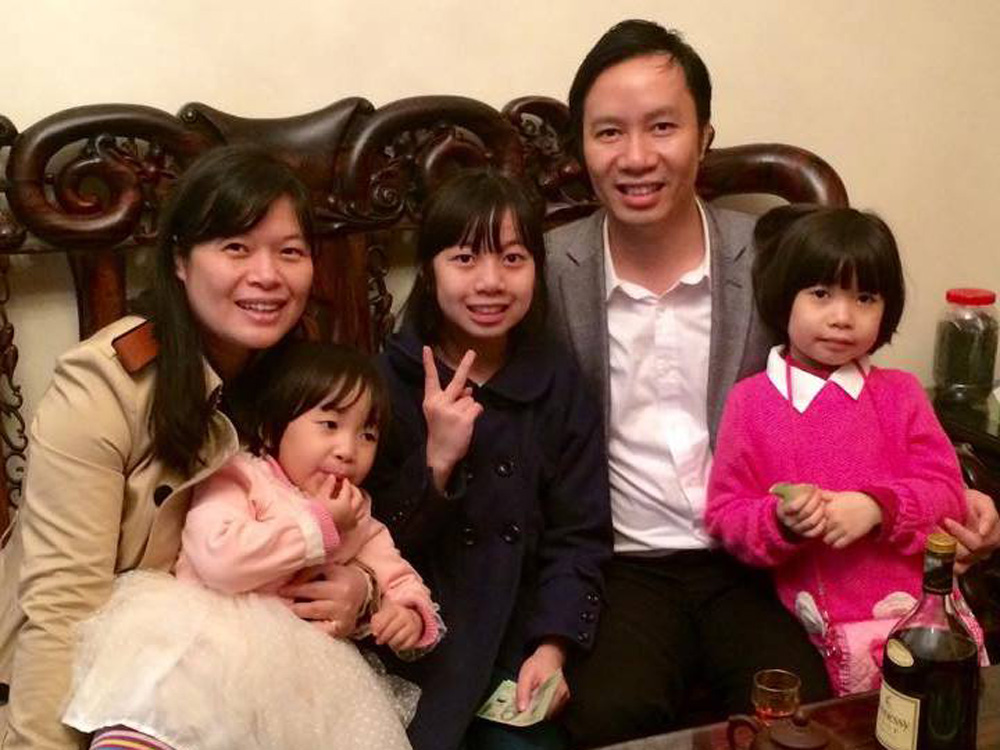 Vợ chồng chị Keziah Hương cùng các con 