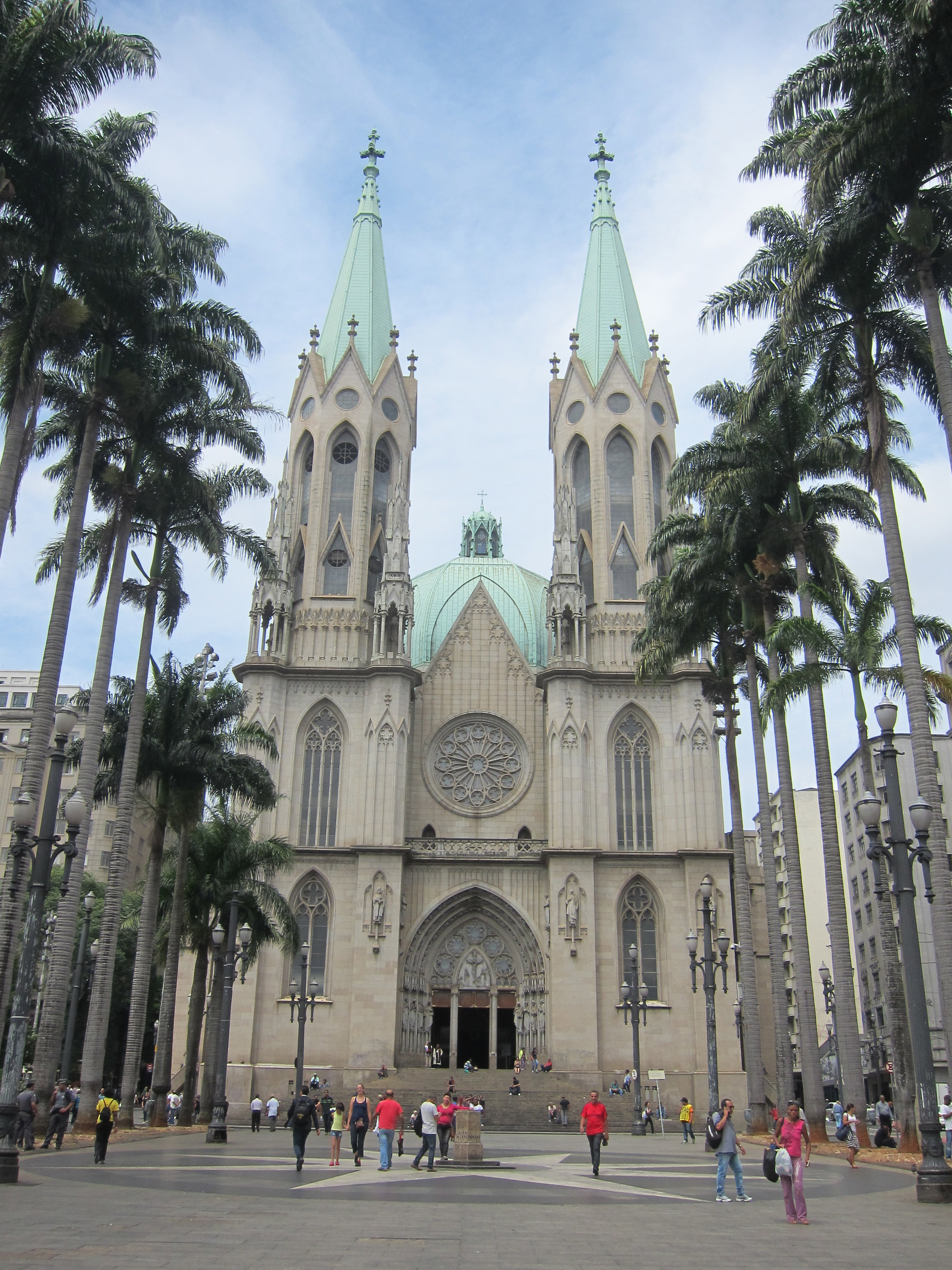 Nhà thờ Sé, nơi đặt km 0 của Brazil.