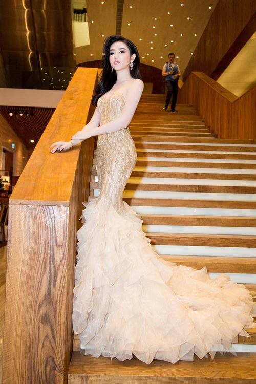 Tân Hoa hậu Việt Nam 2016 mặc lại váy của Huyền My trong đêm chung kết