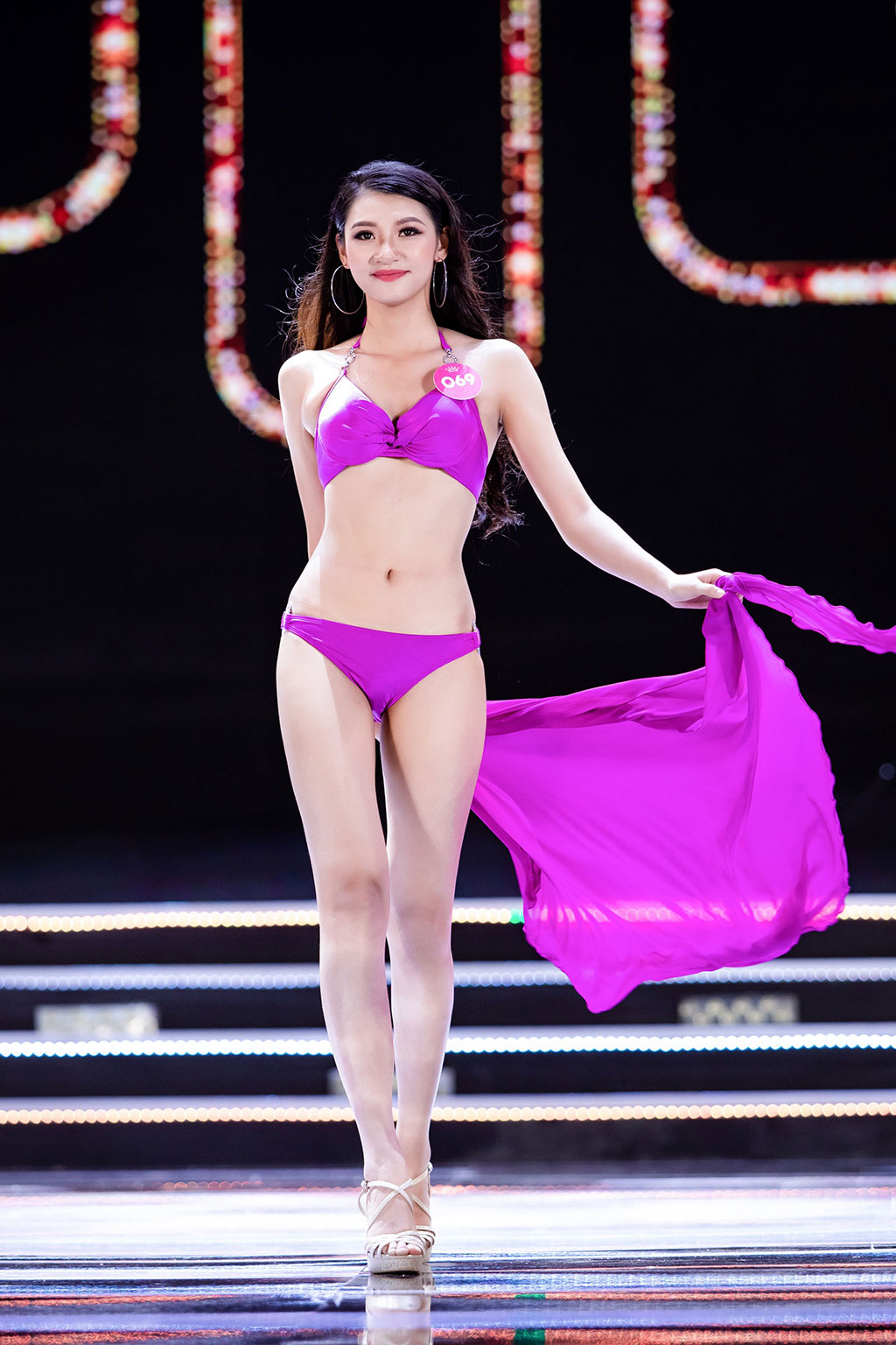 Đinh Phương Mỹ Duyên (069), chiều cao 1m73 số đo 81-66-89 