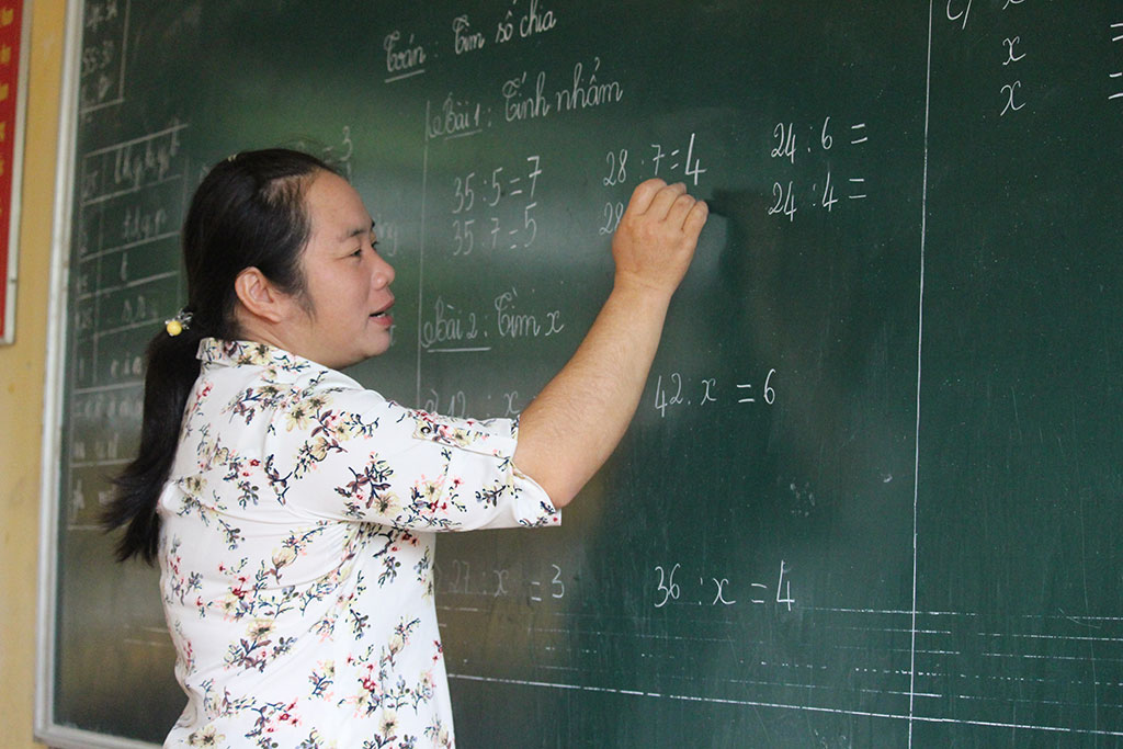 Cô Ngân giờ đã là giáo viên kỳ cựu của Trường phổ thông dân tộc bán trú tiểu học Lê Văn Tám