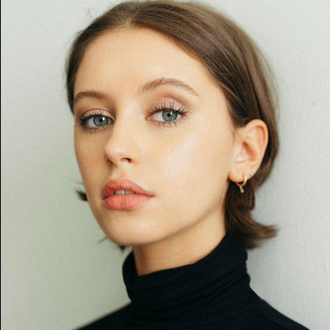 Iris Law đang là gương mặt người mẫu trẻ được chú ý. Ảnh: Instagram NV