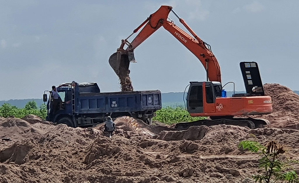 “Mỏ cát” lậu quy mô khủng của doanh nghiệp K.M hoạt động rầm rộ