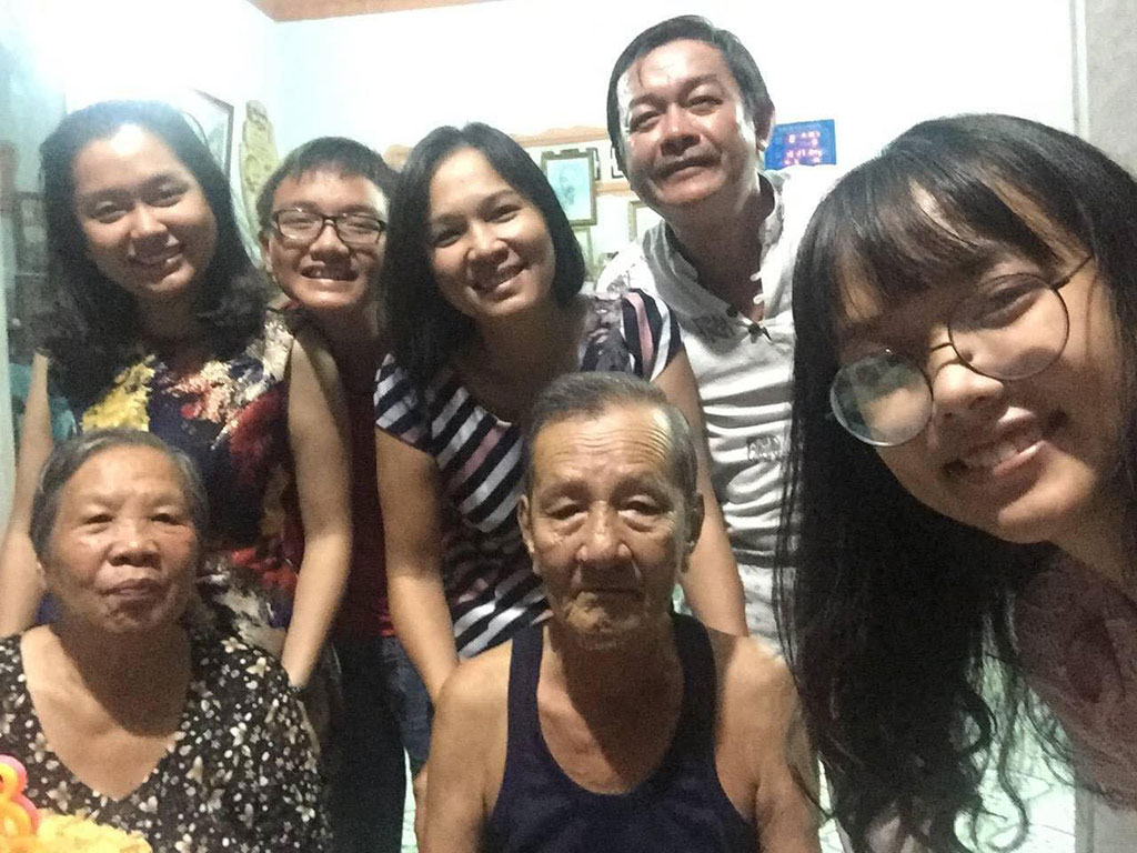 Dù sống riêng, nhưng con cháu vẫn luôn chăm sóc, lo lắng cho ông bà Ảnh: Anh Khuê