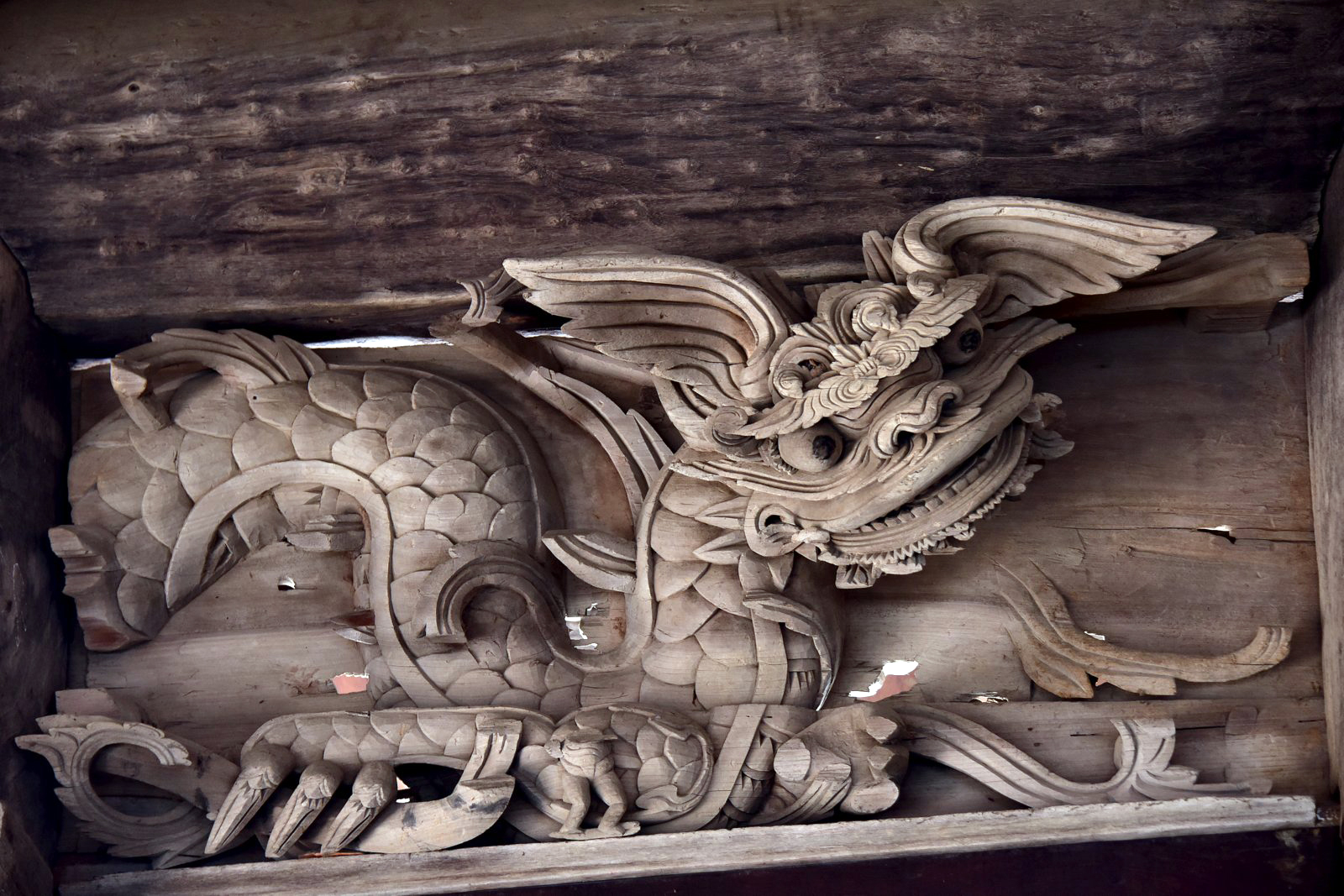 Chạm khắc đình làng và linh vật cùng đình Chu Quyến là một trong những tác phẩm nghệ thuật độc đáo nhất của nền văn hóa phương Đông. Những chi tiết tinh xảo và hoa văn độc đáo của chúng chắc chắn sẽ khiến bạn say mê. Hãy tìm hiểu về những bí mật đặc biệt của tác phẩm này và khám phá sự tuyệt vời của nó!