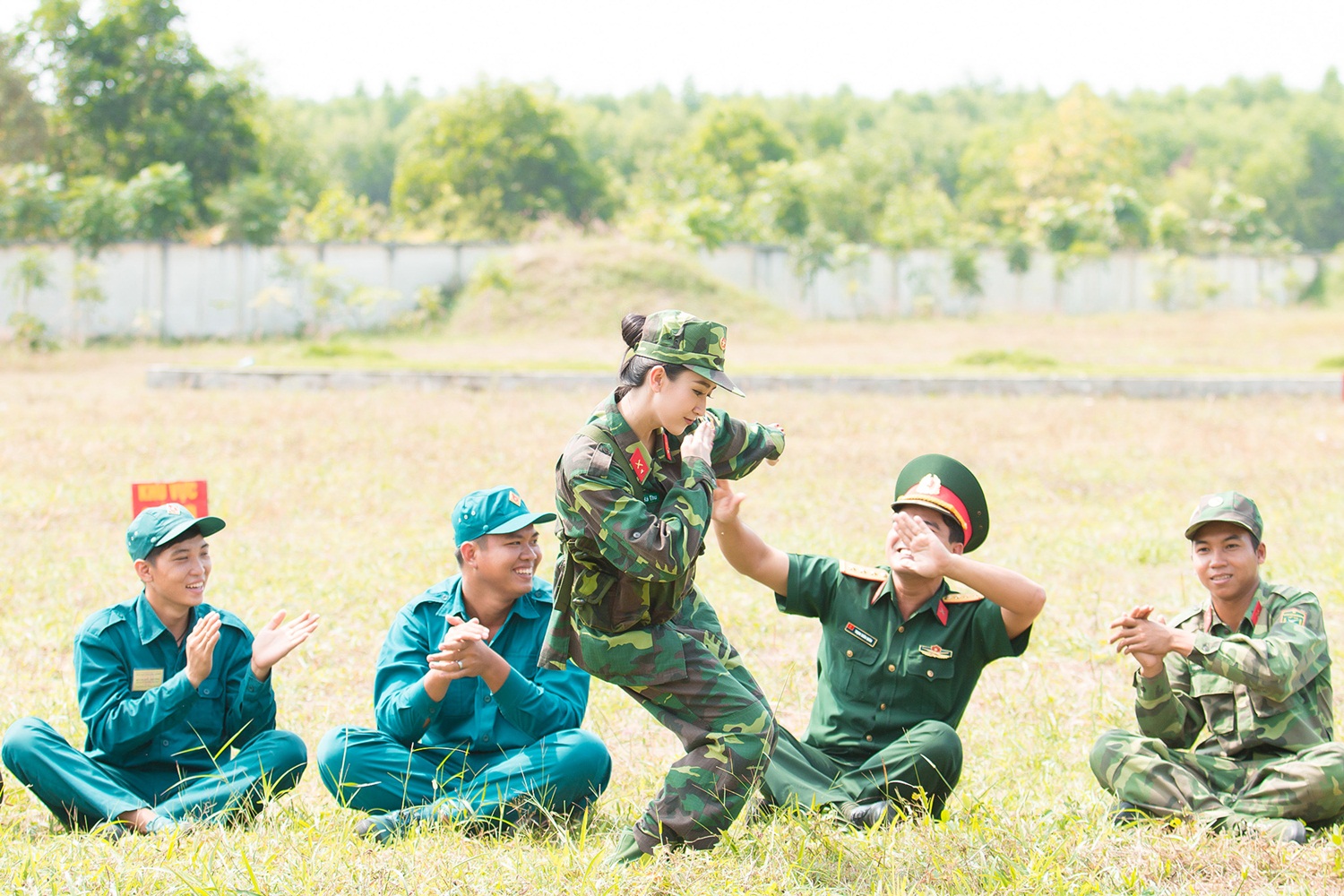 Á hậu Hà Thu khoe em gái ruột trong chương trình 'Chúng tôi là ...